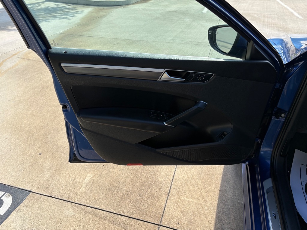 2017 Volkswagen Passat - $10,795