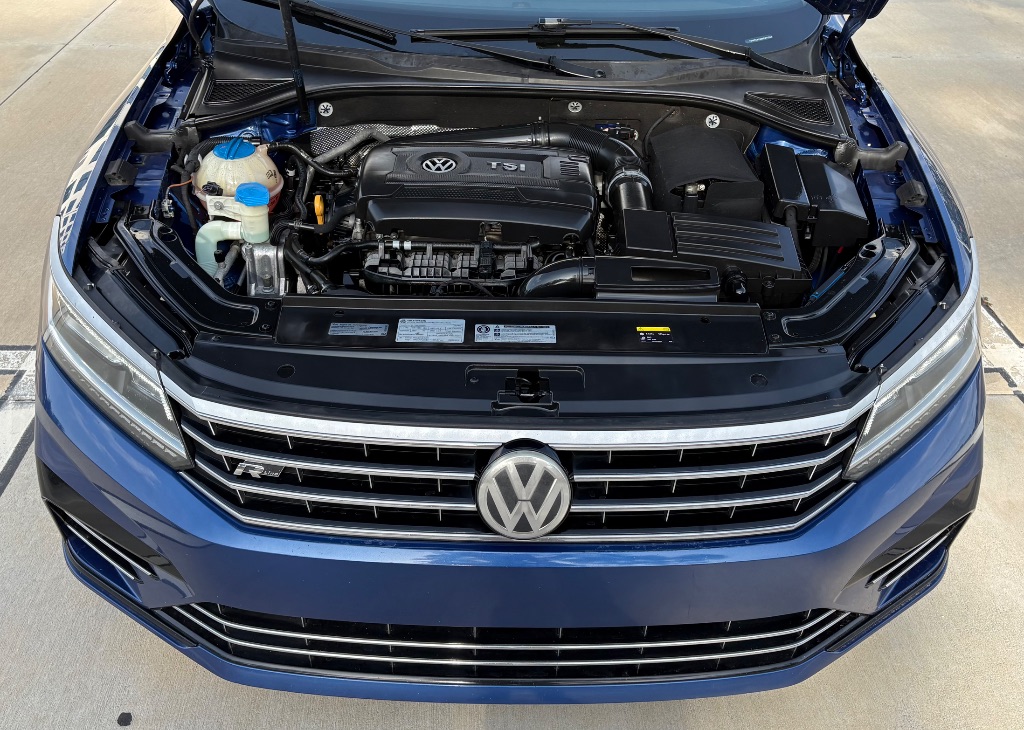 2017 Volkswagen Passat - $10,795