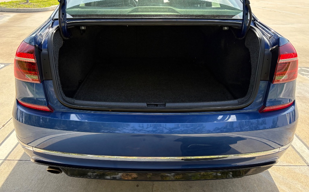 2017 Volkswagen Passat - $10,795