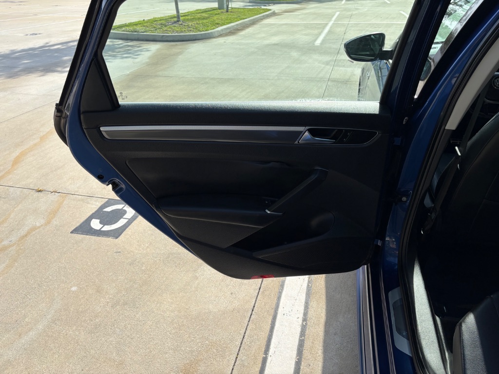 2017 Volkswagen Passat - $10,795