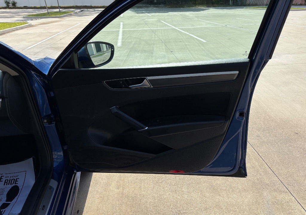 2017 Volkswagen Passat - $10,795