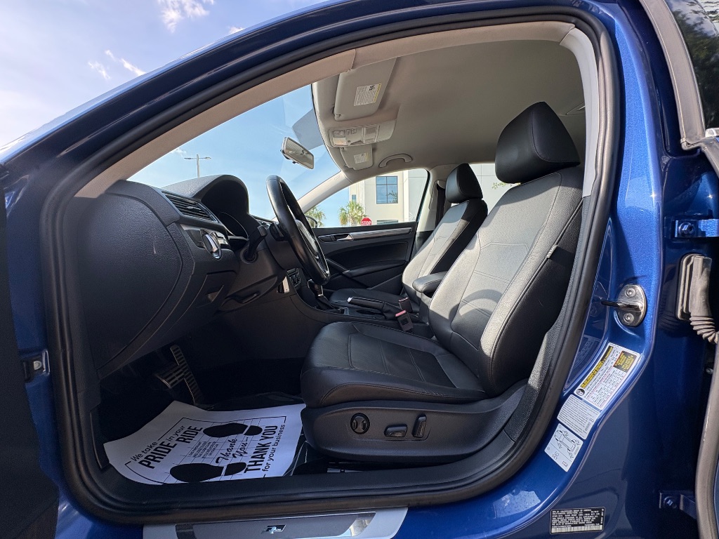 2017 Volkswagen Passat - $10,795