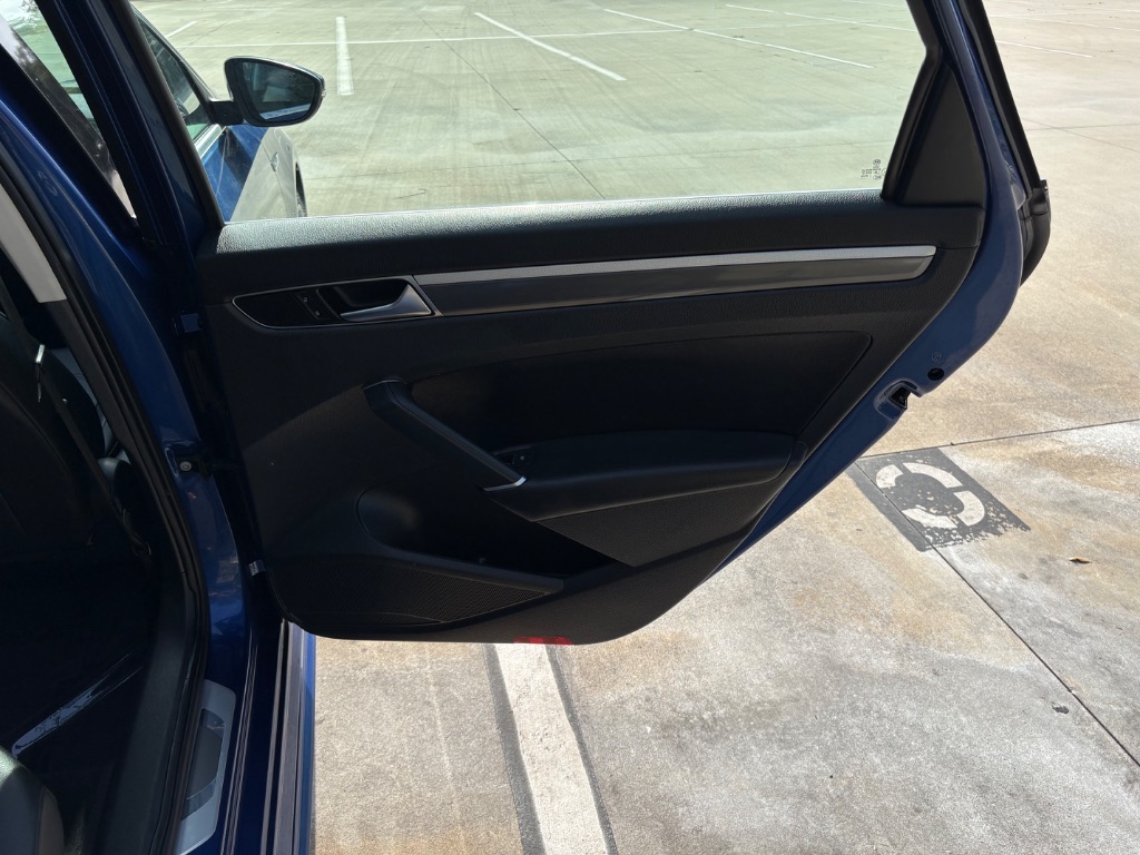 2017 Volkswagen Passat - $10,795