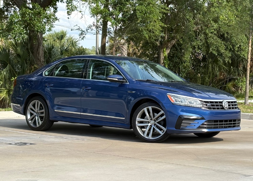 2017 Volkswagen Passat - $10,795