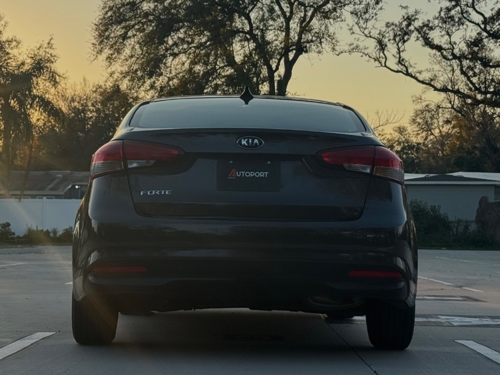 2017 Kia Forte LX photo
