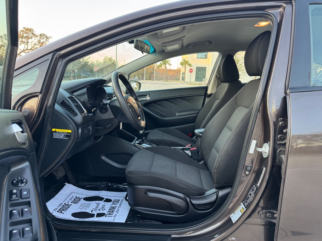 2017 Kia Forte LX photo