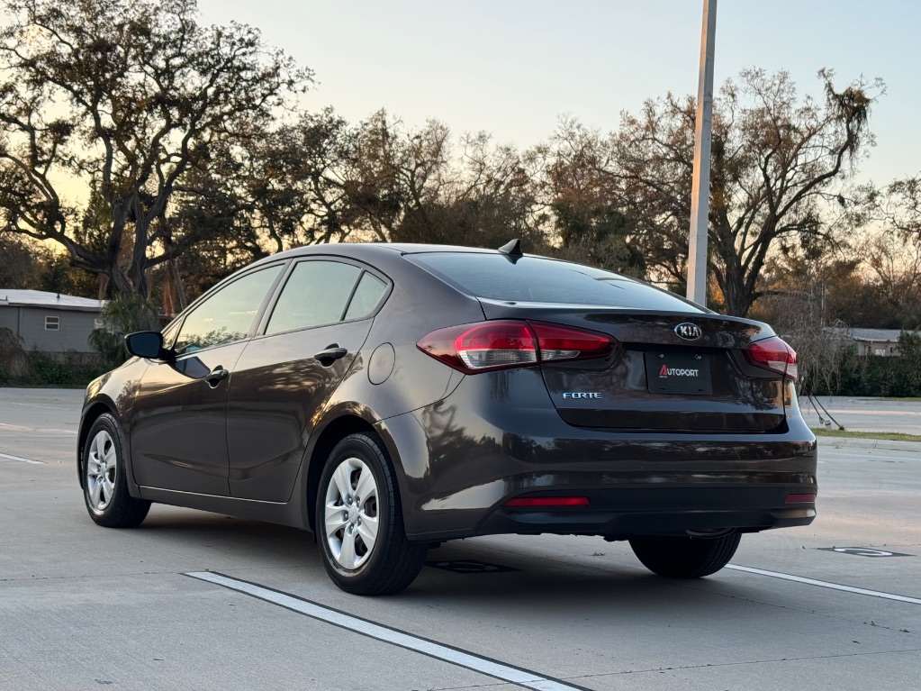 2017 Kia Forte LX photo