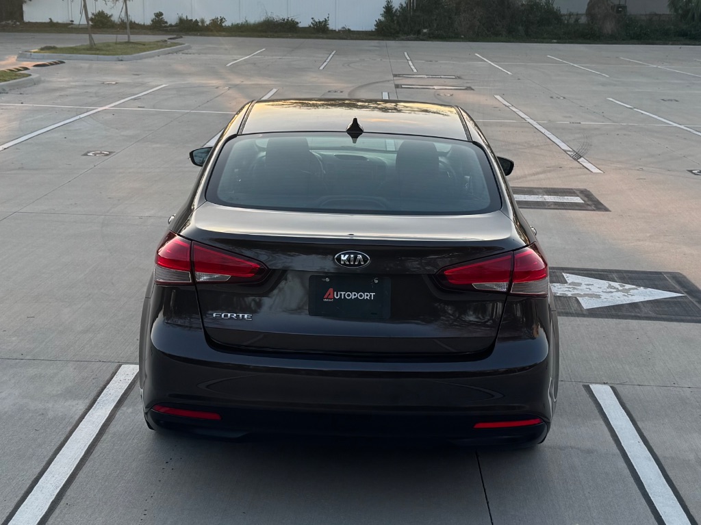 2017 Kia Forte LX photo