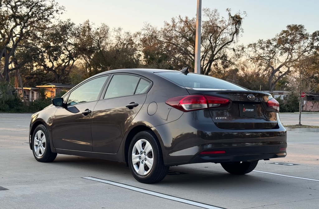 2017 Kia Forte LX photo