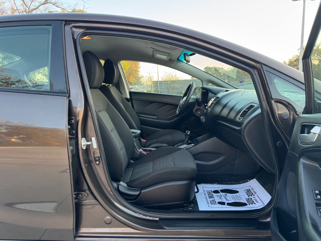 2017 Kia Forte LX photo
