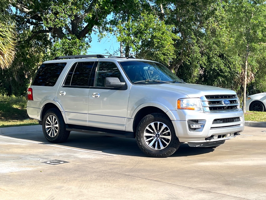 2017 Ford Expedition - $10,895