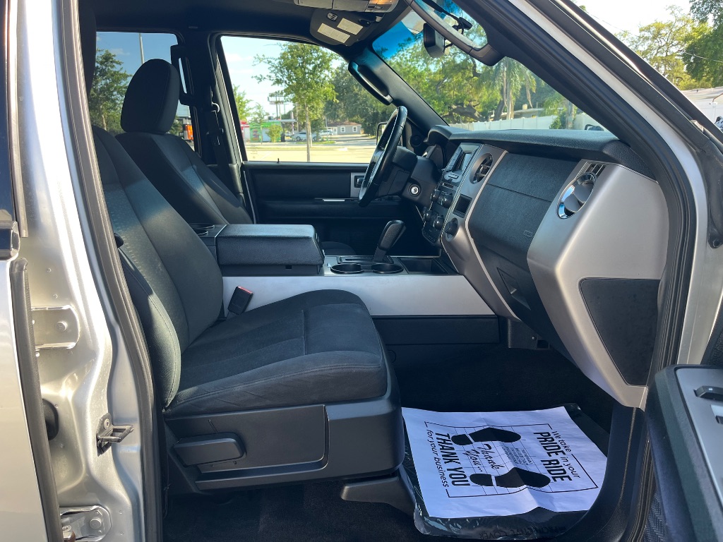 2017 Ford Expedition - $10,895