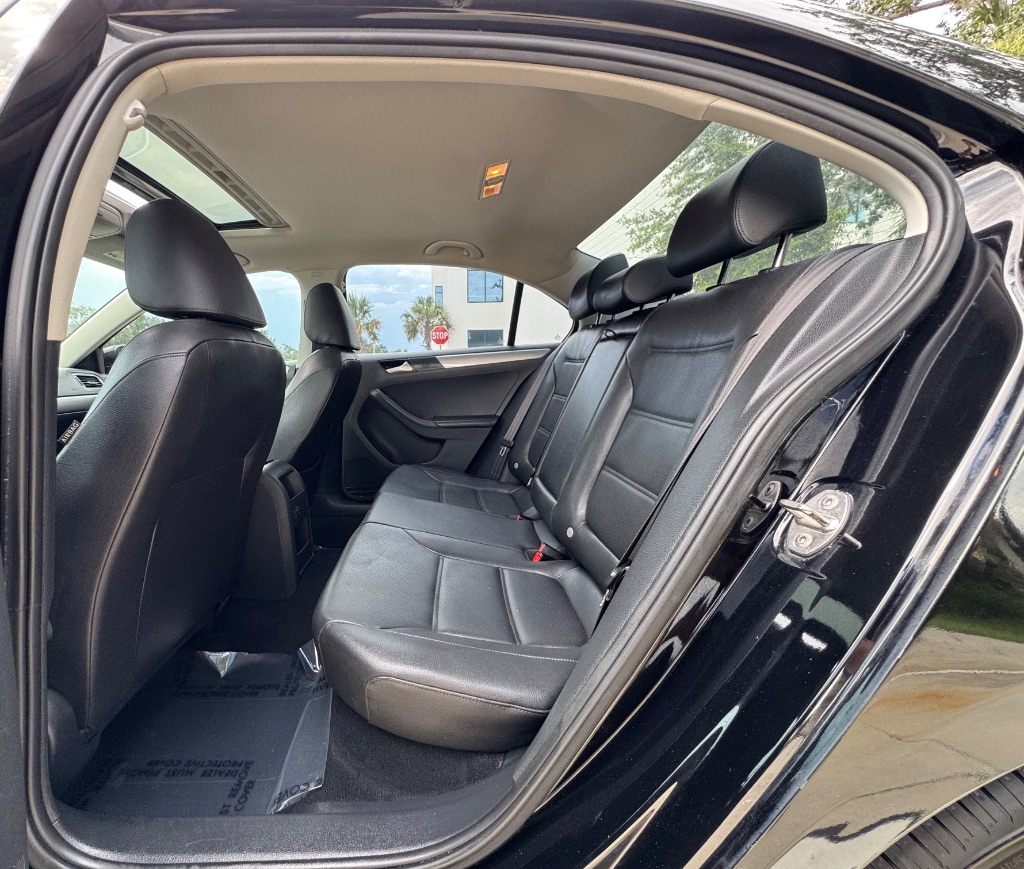 2017 Volkswagen Jetta - $8,395