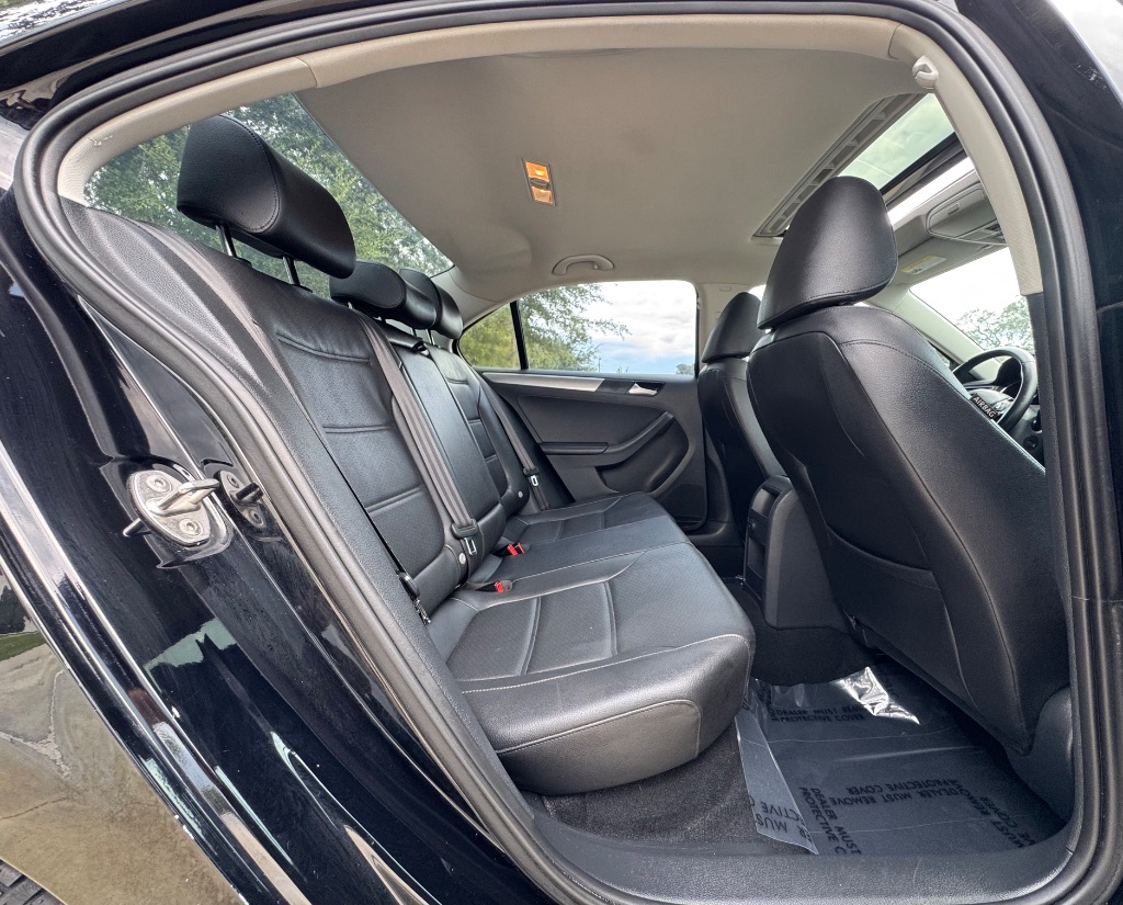 2017 Volkswagen Jetta - $8,395