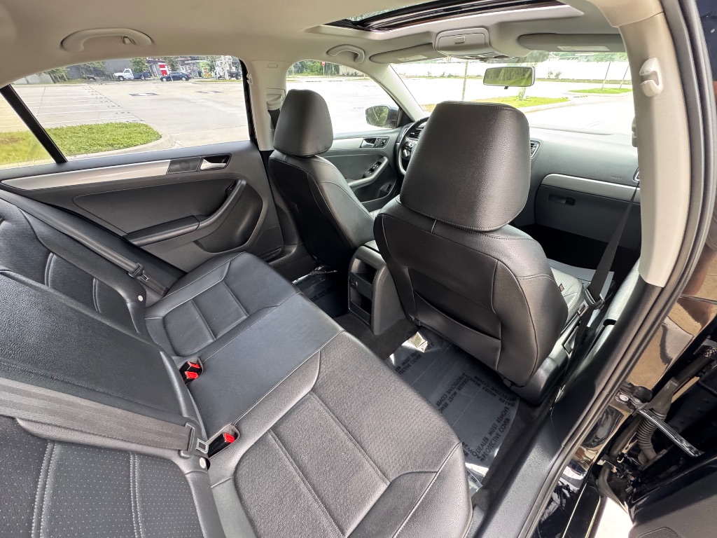 2017 Volkswagen Jetta - $8,395