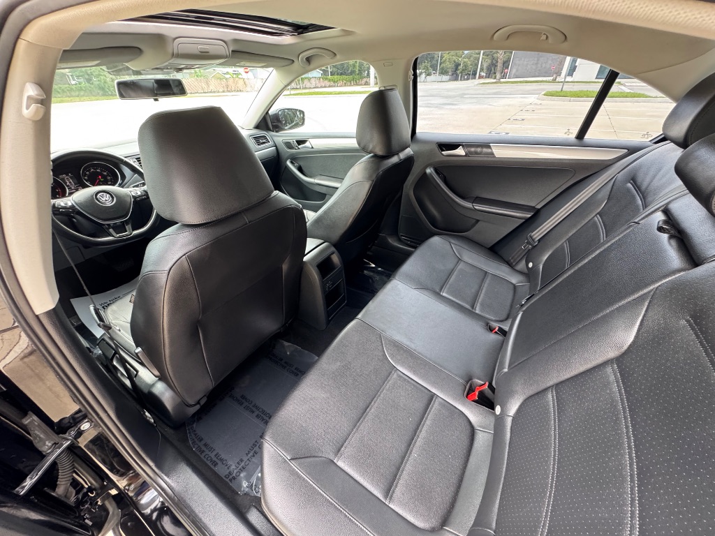 2017 Volkswagen Jetta - $8,395