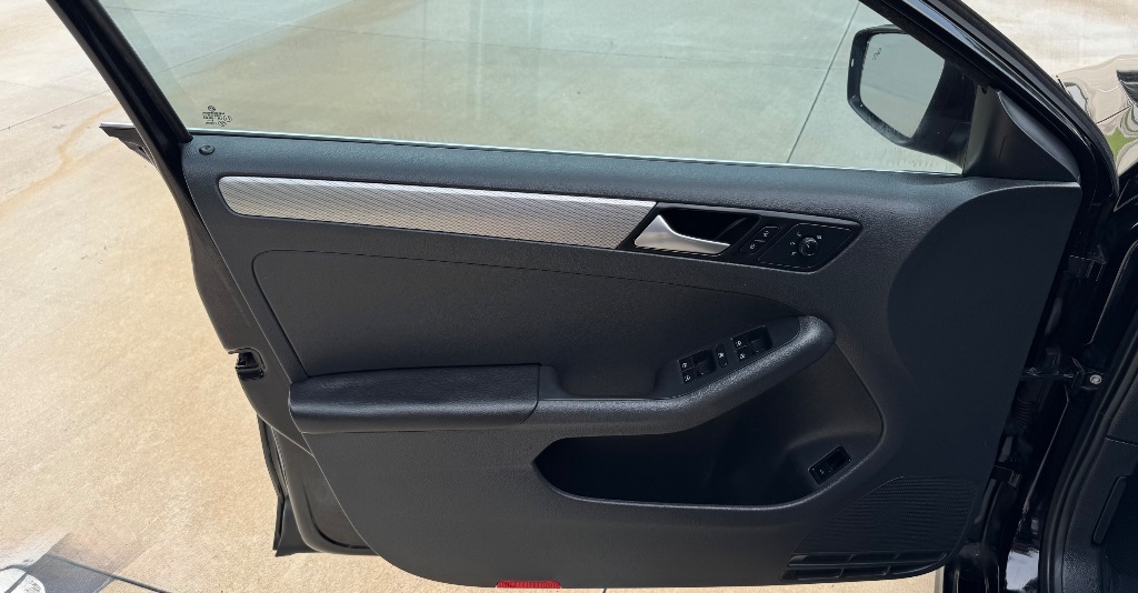 2017 Volkswagen Jetta - $8,395