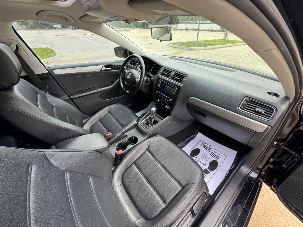 2017 Volkswagen Jetta - $8,395