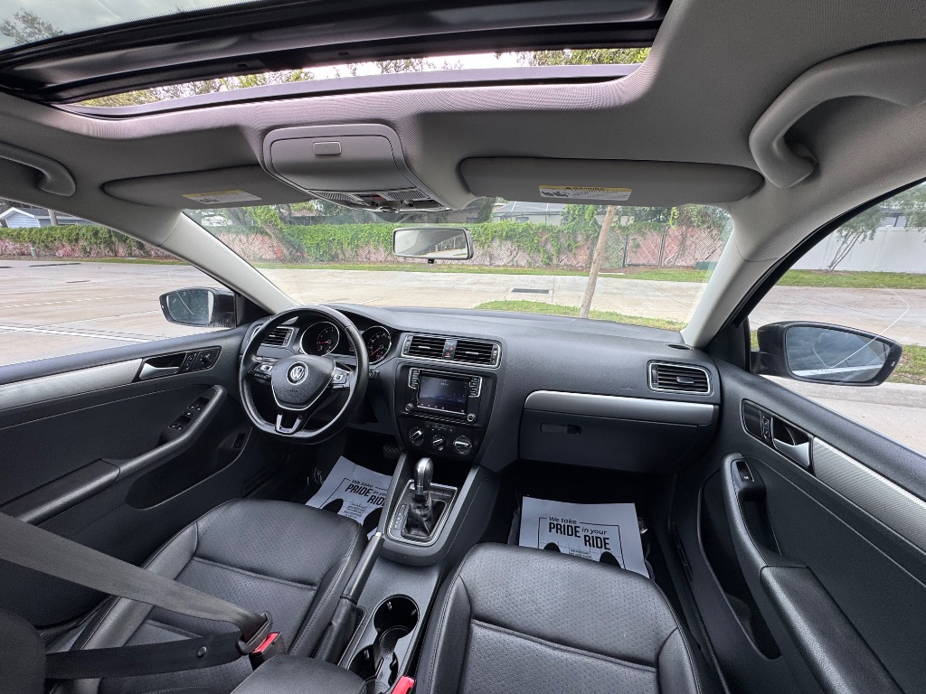 2017 Volkswagen Jetta - $8,395