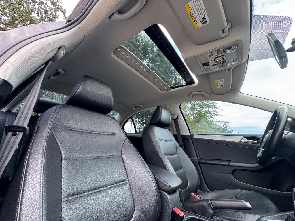 2017 Volkswagen Jetta - $8,395