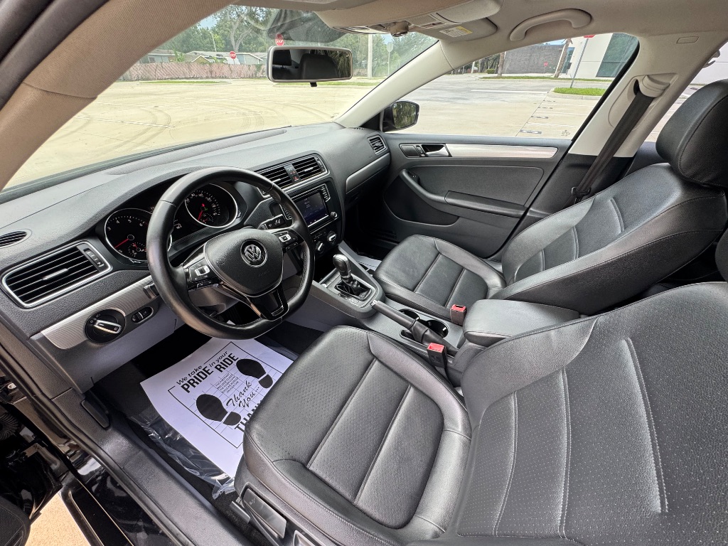 2017 Volkswagen Jetta - $8,395