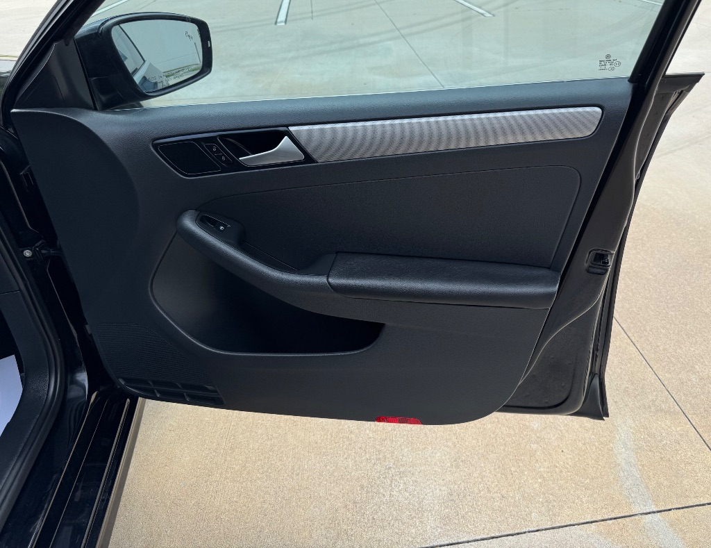 2017 Volkswagen Jetta - $8,395
