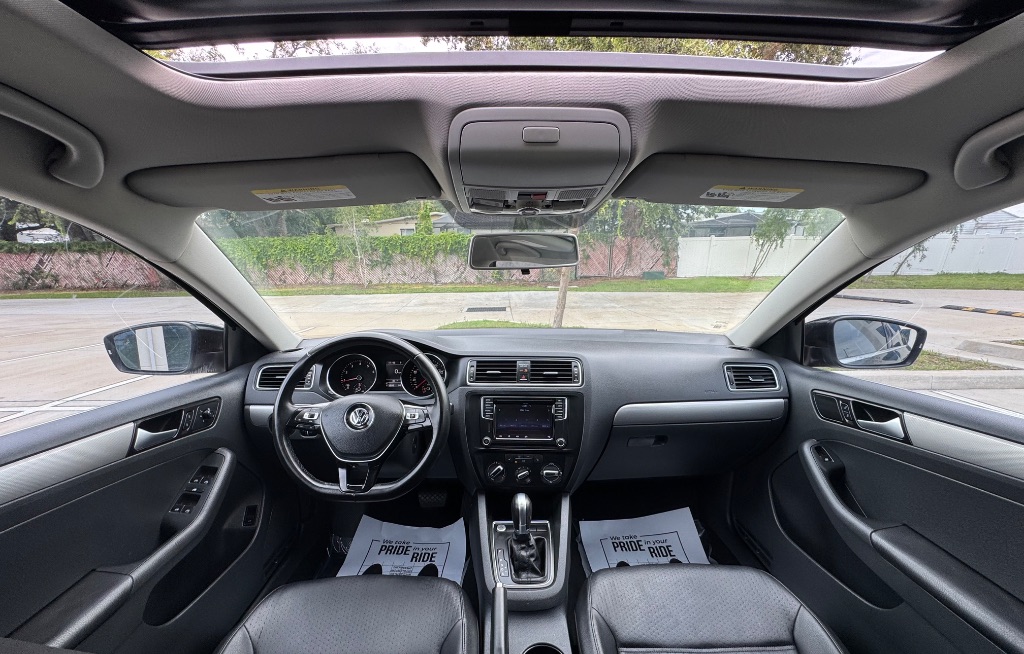 2017 Volkswagen Jetta - $8,395
