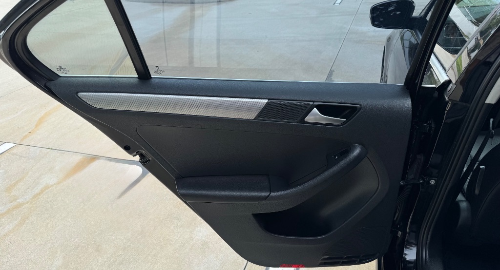 2017 Volkswagen Jetta - $8,395