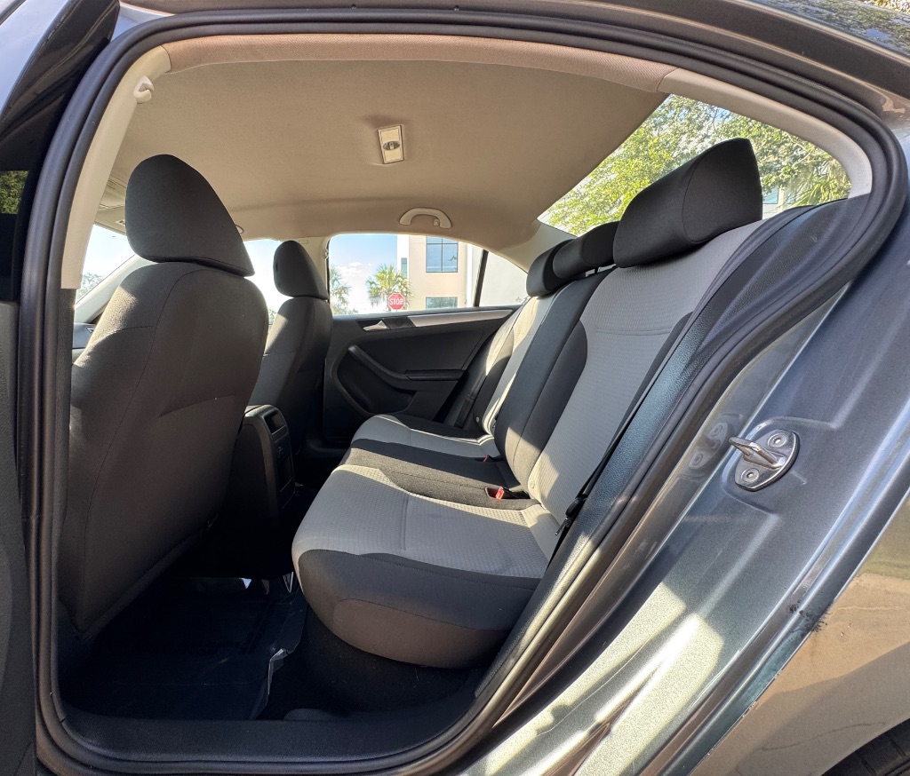2017 Volkswagen Jetta - $7,995