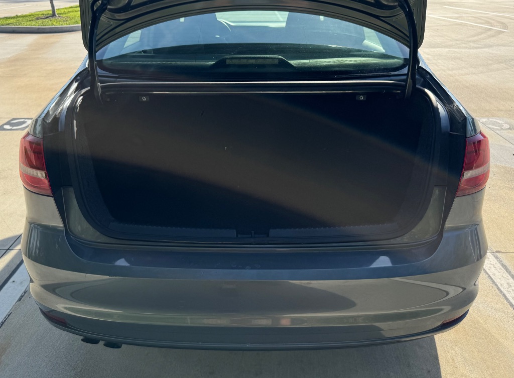 2017 Volkswagen Jetta - $7,995
