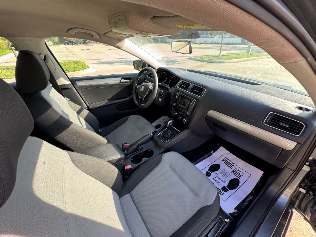 2017 Volkswagen Jetta - $7,995
