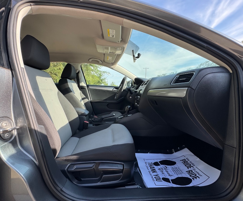 2017 Volkswagen Jetta - $7,995