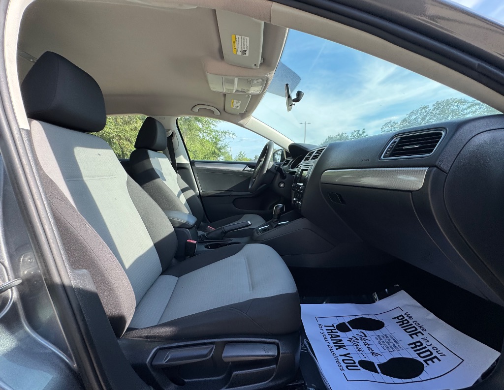 2017 Volkswagen Jetta - $7,995