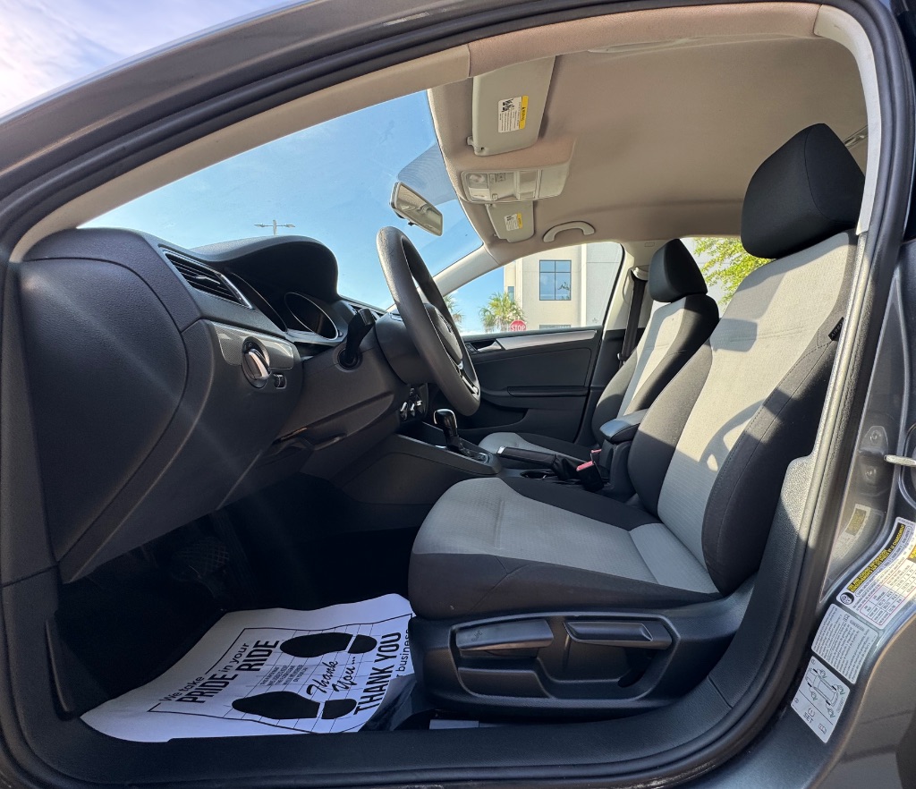 2017 Volkswagen Jetta - $7,995