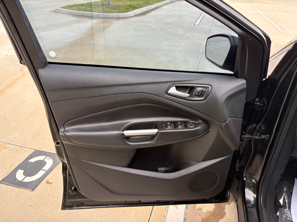 2017 Ford Escape - $10,495