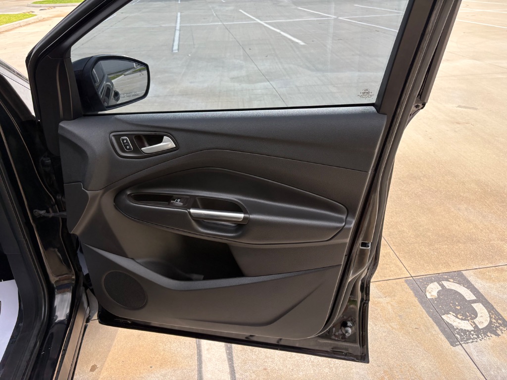 2017 Ford Escape - $10,495