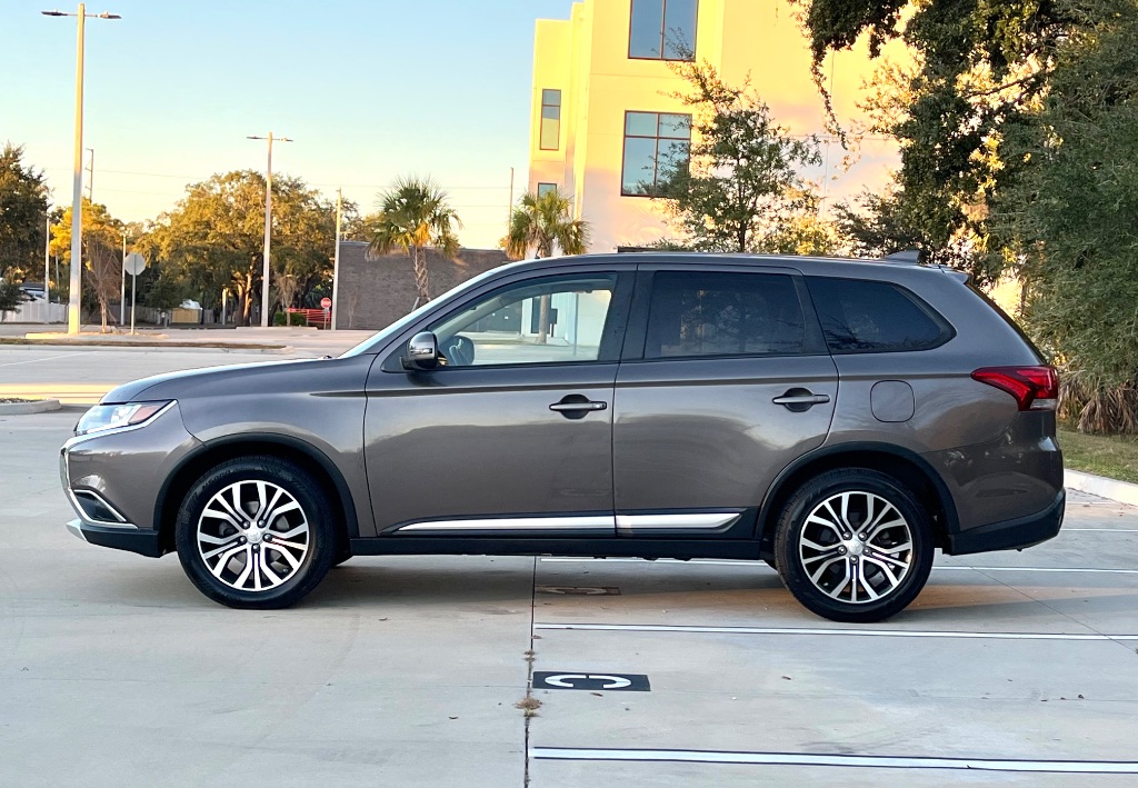 2017 Mitsubishi Outlander - $9,795