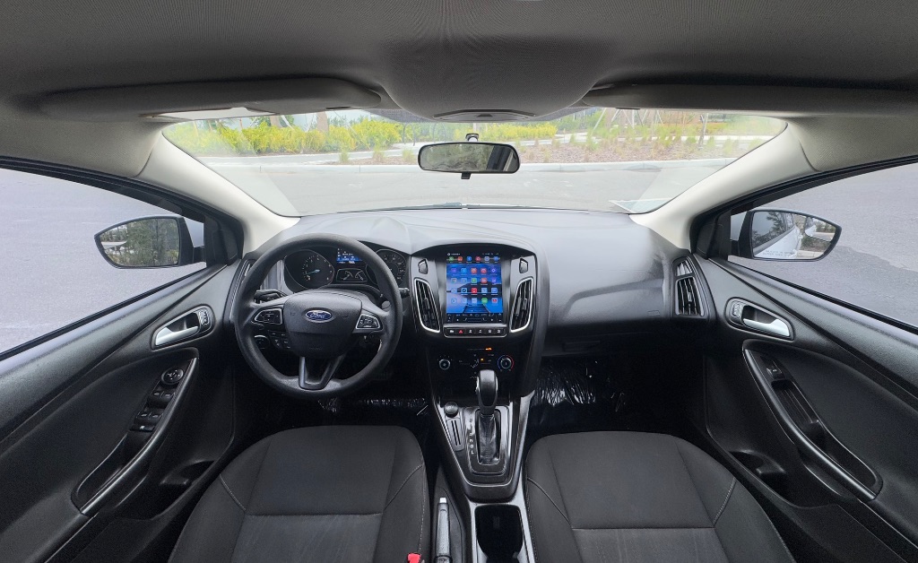 2018 Ford Focus SE photo