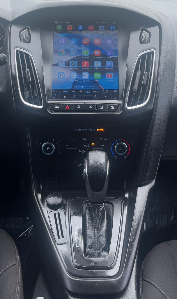 2018 Ford Focus SE photo