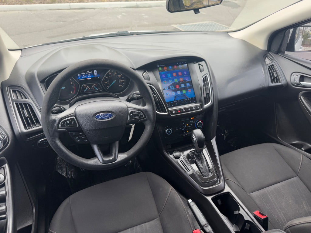 2018 Ford Focus SE photo
