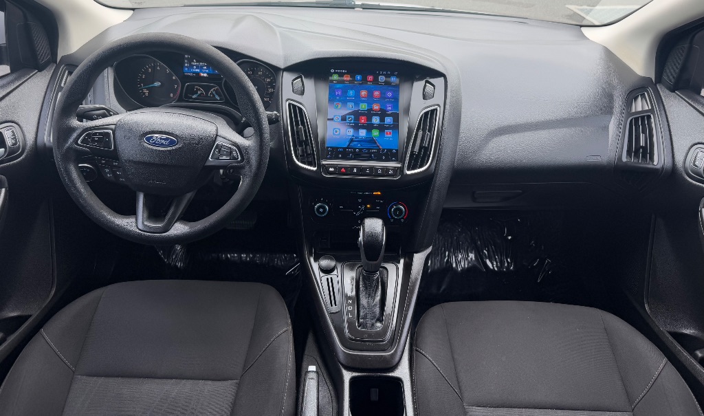 2018 Ford Focus SE photo