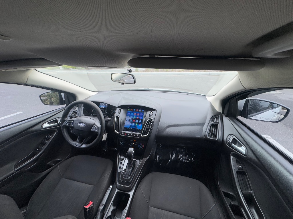 2018 Ford Focus SE photo