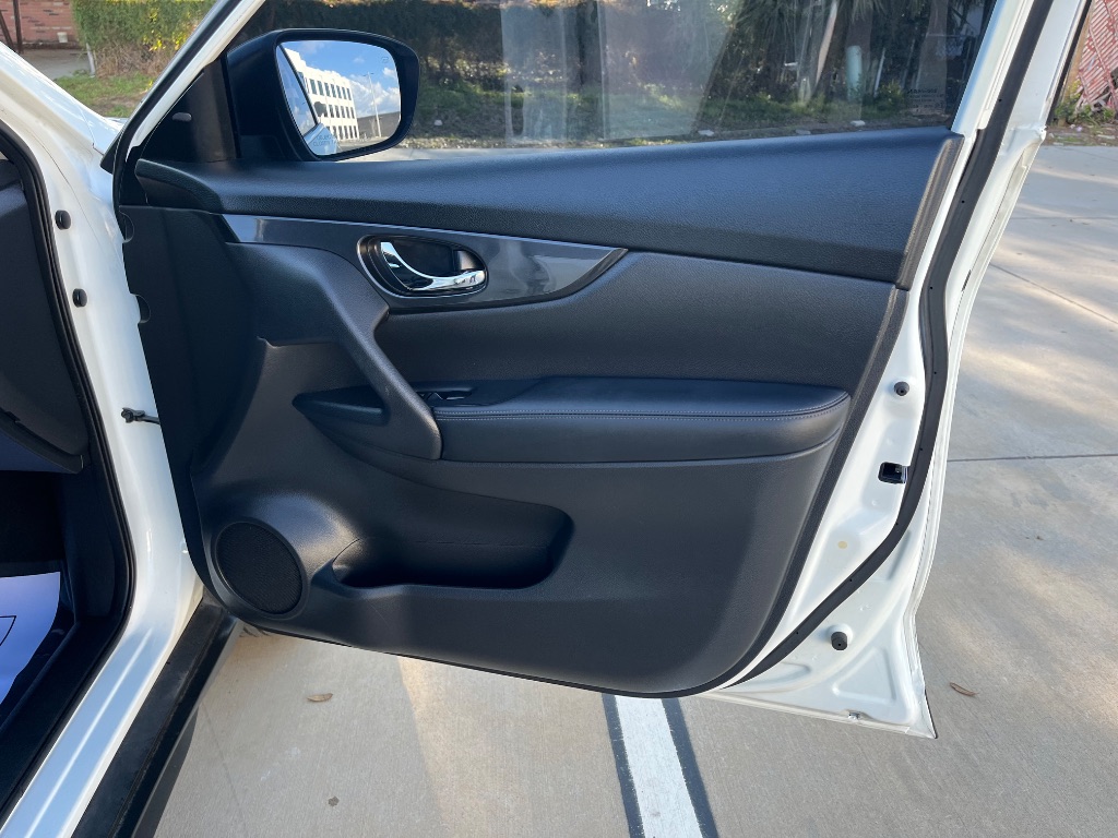 2018 Nissan Rogue - $10,295