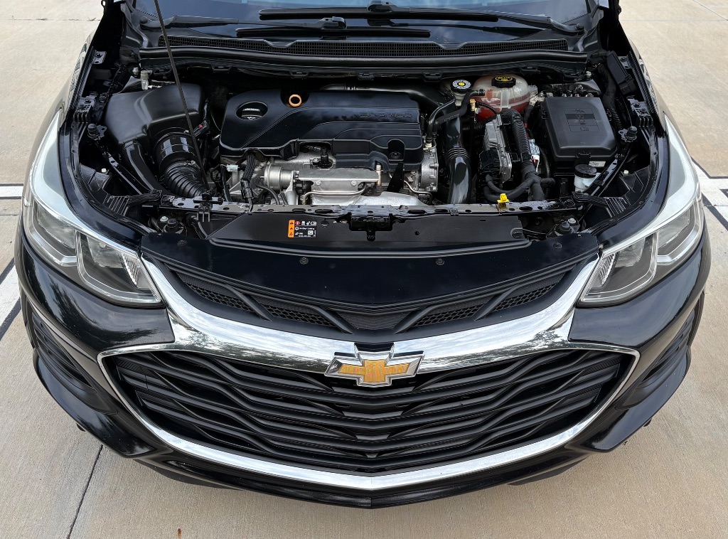 2019 Chevrolet Cruze - $10,595
