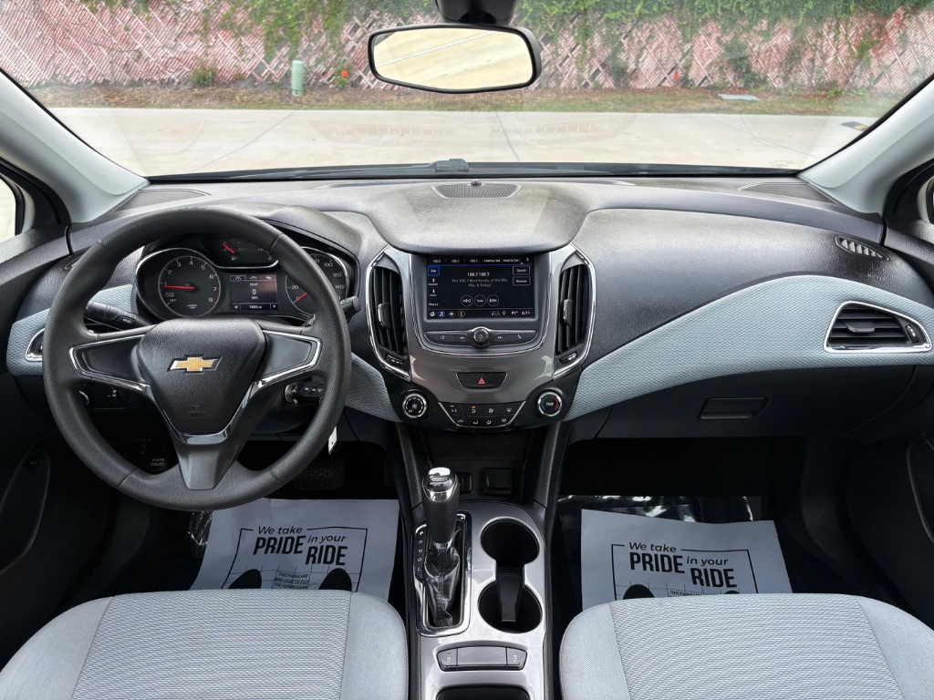 2019 Chevrolet Cruze - $10,595