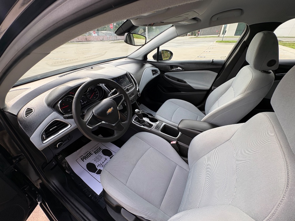 2019 Chevrolet Cruze - $10,595