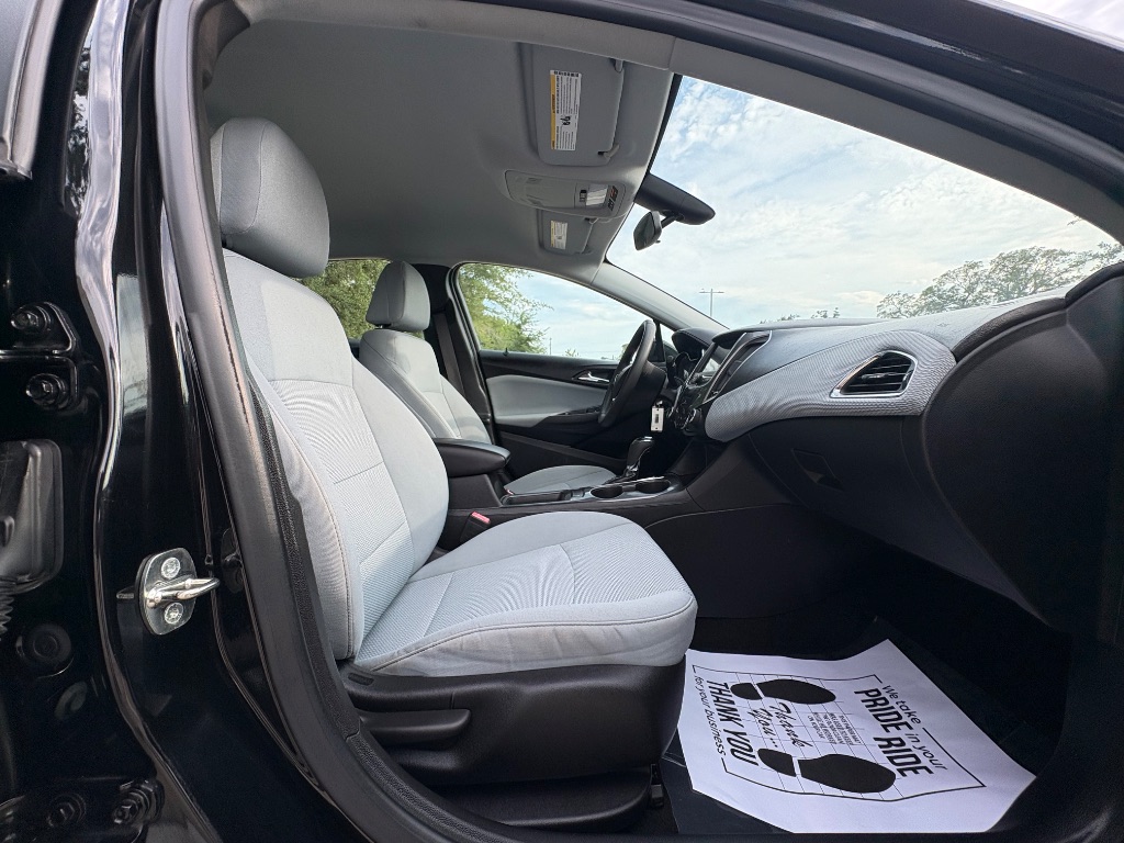2019 Chevrolet Cruze - $10,595