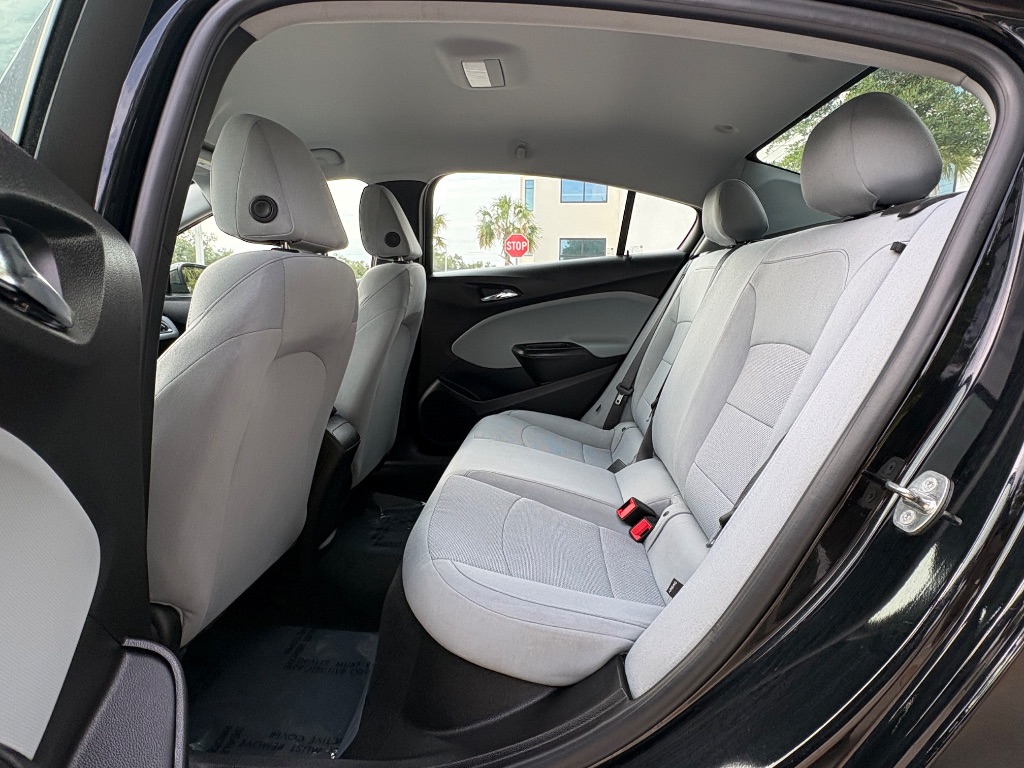 2019 Chevrolet Cruze - $10,595