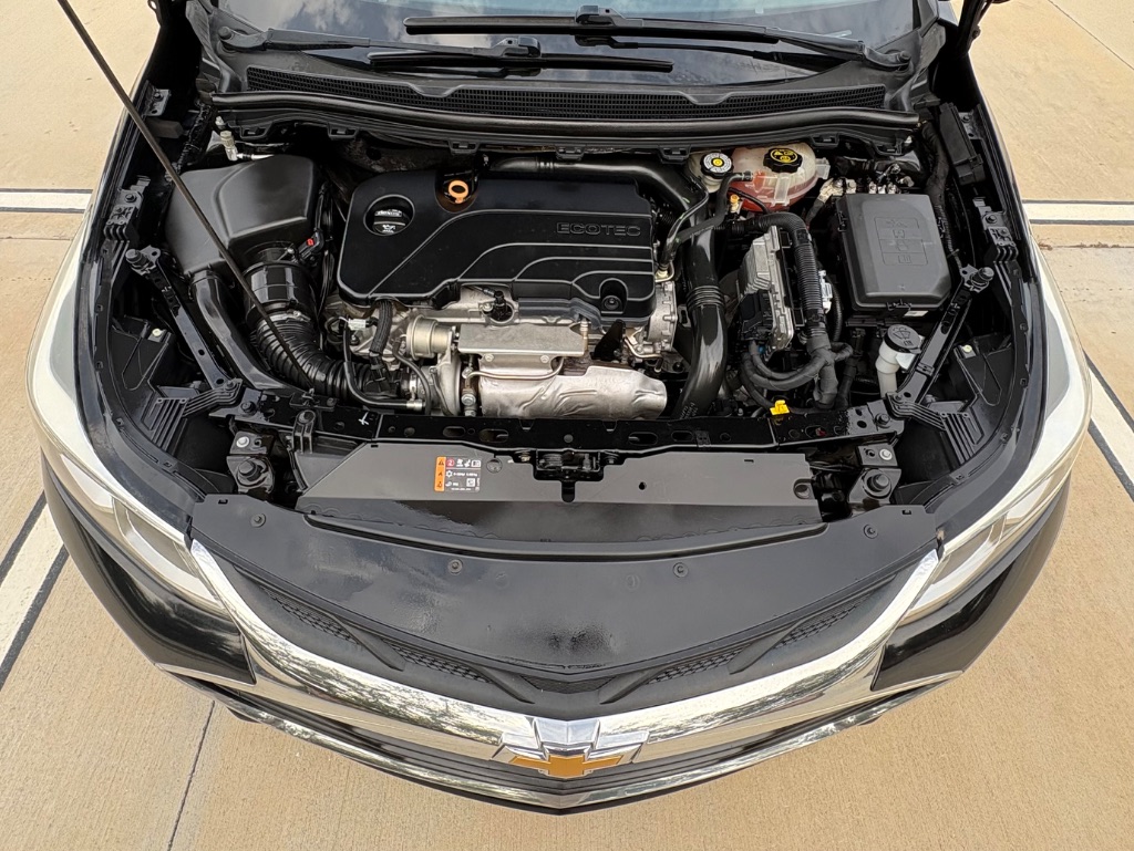 2019 Chevrolet Cruze - $10,595