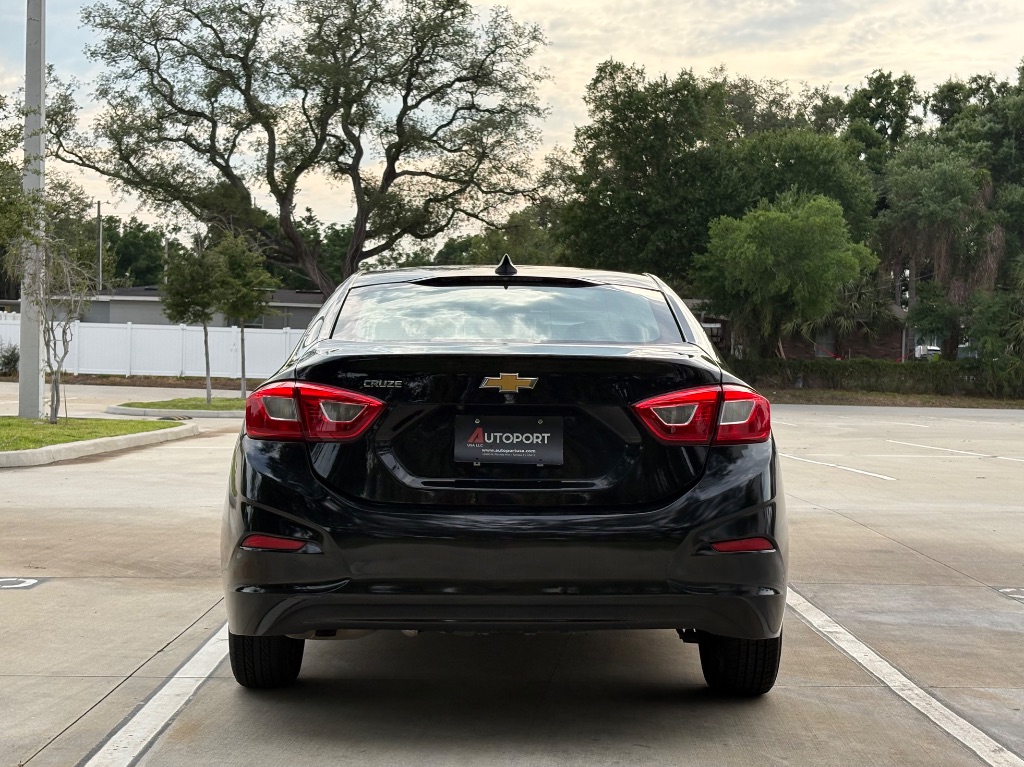2019 Chevrolet Cruze - $10,595